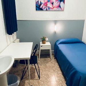 Zimmer mit Kingsize-Bett